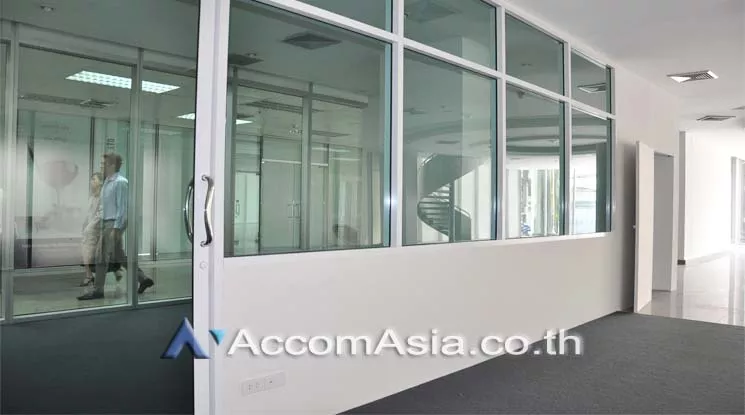 14  Office Space for rent and sale in Sukhumvit ,Bangkok BTS Ekkamai at 42 Tower AA10427